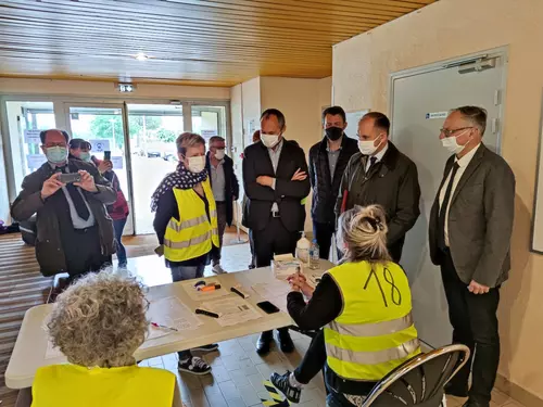 Visite du secrétaire général de la Préfecture et du directeur de l'ARS Vaucluse dans notre centre de vaccination