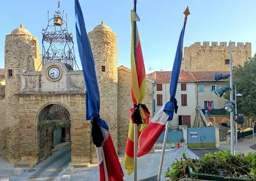 La mairie de Camaret rend hommage à Sa Majesté la Reine Elizabeth II et met les drapeaux de l'Hôtel de Ville en berne