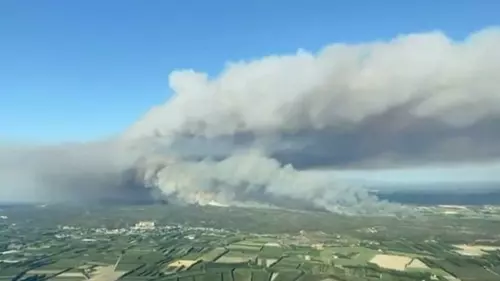 Incendie dans les Bouches-du-Rhône : fumée et cendres jusqu'à Camaret